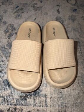 Bronax Women's Cream Slide Sandals - Cushioned Comfort